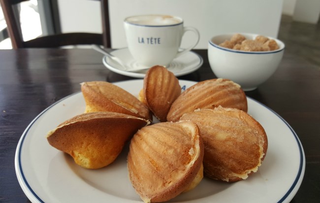 La Tete dessert plate with coffee