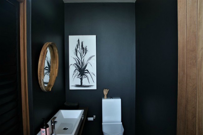 Black and white bathroom