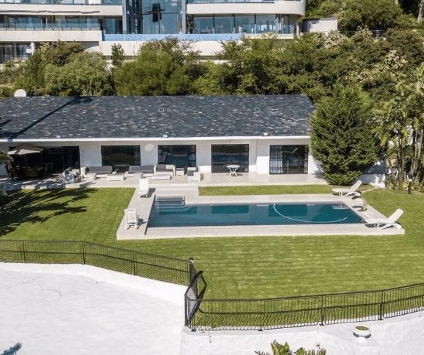 The largest residential home in Fresnaye, Cape Town. The home has a lush green garden, a pool and stunning views of the ocean.
