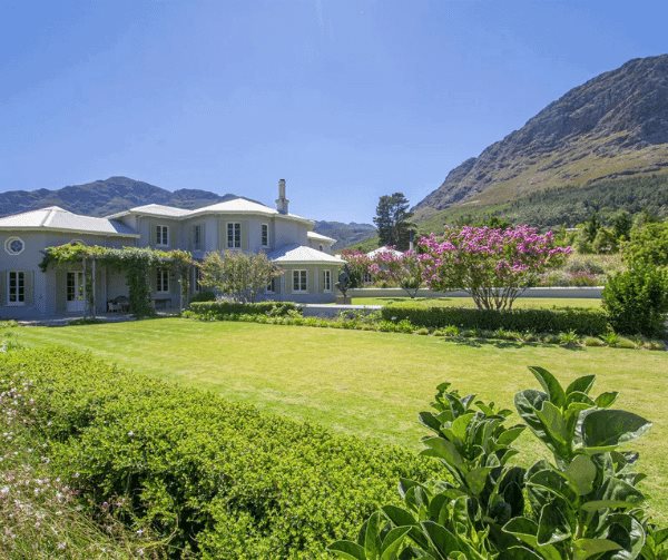 This spectacular estate is situated in a lovely rural setting on the outskirts of Franschhoek village, elevated with breathtaking views.