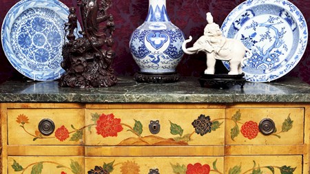 Antiques Faire showcases the best antiques for interior décor