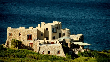 Be the King (or Queen!) of your own castle in Plettenberg Bay