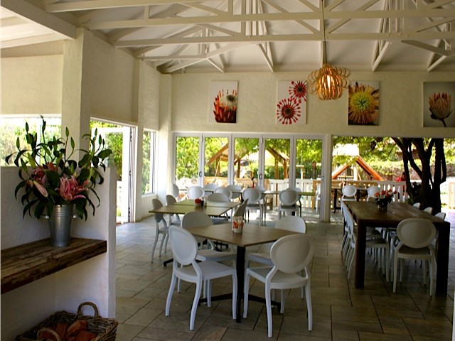 The River Cafe Restaurant's indoor seating