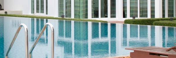 Pros and cons of swimming pools