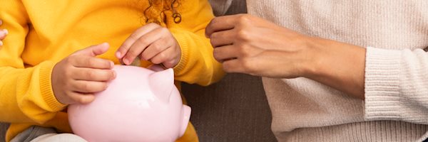 Four healthy money habits to teach your kids 