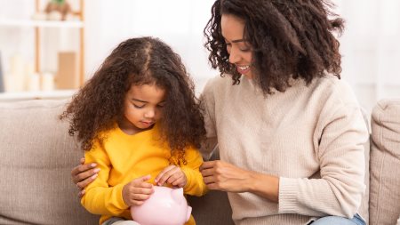 Four healthy money habits to teach your kids 