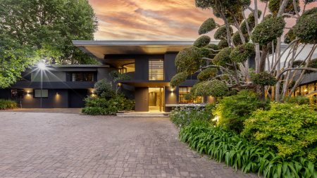 Cape's Upper Constantia pushes boundaries & luxury homes on offer