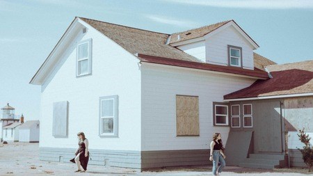 Selling your home as a single woman? Here’s how to stay safe