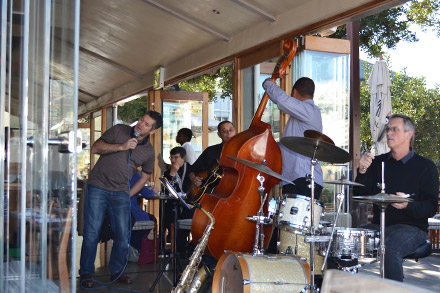 Entertainers at a waterfront restaurant in Cape Town City Bowl