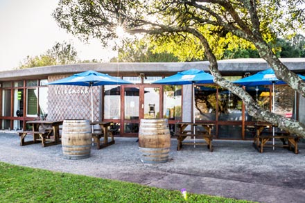 An outdoor restaurant in Paarl to Franschhoek