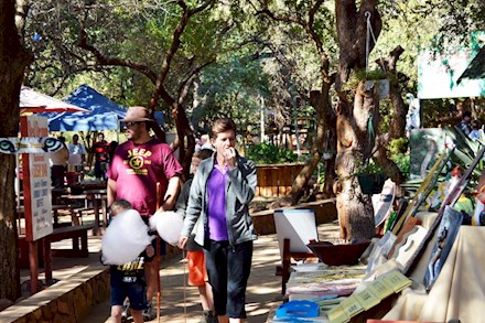 Outdoor market in Hartbeespoort Dam and surrounds