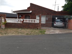 4 Bed House in Brookdale