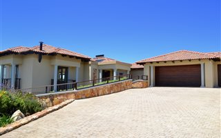 4 Bedroom House in Whale Rock Heights