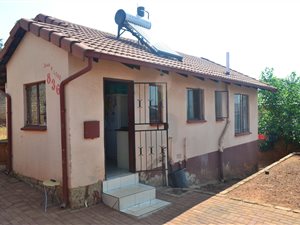 2 Bed House in Grobler Park