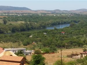 738 m² Land available in Vaaloewer