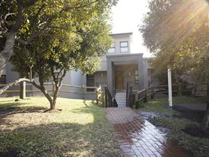 2 Bed Apartment in Palm Lakes Estate
