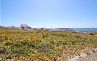 751 m² Land available in Da Gama Bay