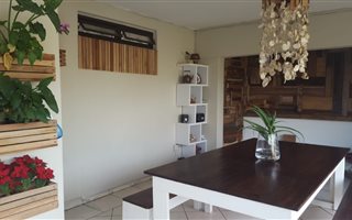 3 Bedroom Apartment in Tinley Manor and surrounds
