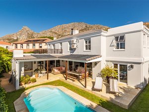 5 Bed House in Silvertree Estate