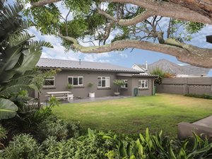 4 Bed House in Westcliff