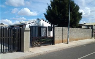 2 Bedroom House in Chiawelo