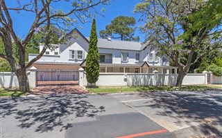 8 Bedroom House in Mostertsdrift