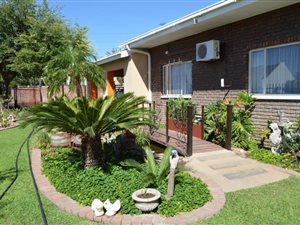 4 Bed House in Keidebees