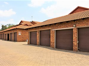 2 Bed Townhouse in Silver Lakes