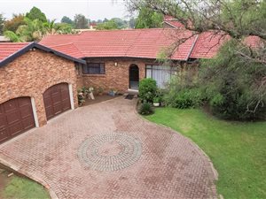 4 Bed House in Sunward Park