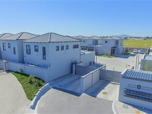 3 Bedroom Townhouse in Parklands North