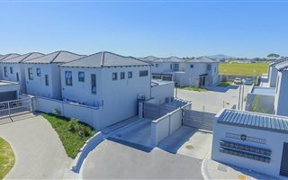 3 Bedroom Townhouse in Parklands North