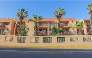 2 Bedroom Apartment in Bloubergstrand