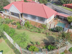 4 Bedroom House in Woodmere