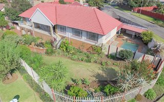 4 Bedroom House in Woodmere