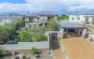 5 Bedroom House in Atlantic Beach Golf Estate