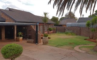 4 Bedroom House in Dennesig
