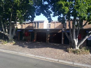 2 Bed Townhouse in Somerset West Central