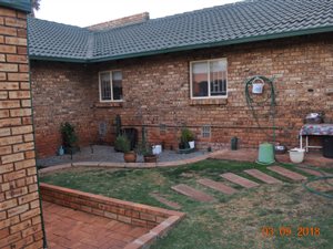 3 Bed House in Roodekrans