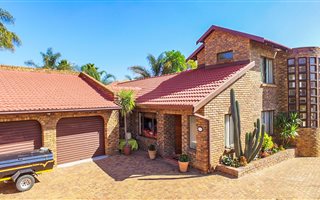 4 Bedroom House in Marais Steyn Park