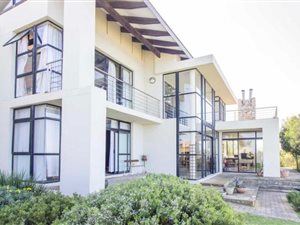 4 Bed House in Oubaai and surrounds