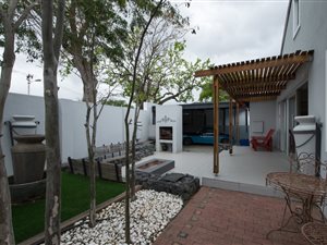 4 Bedroom House in Paarl Central West