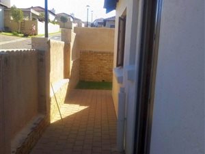 2 Bed Townhouse in Thatchfield