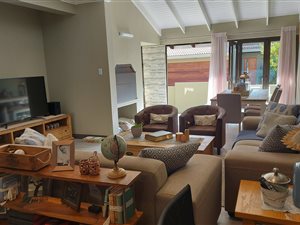 3 Bed Townhouse in Woodland Hills