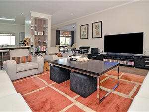 3 Bed Apartment in Morningside