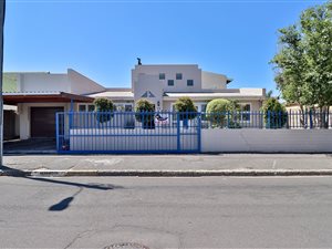 3 Bed House in Strand North