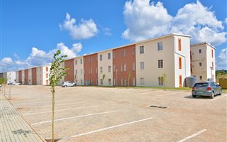 0.5 Bedroom Apartment in Adamayview