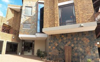 6 Bedroom House in Meyersdal
