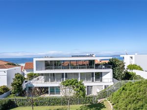 5 Bed House in Keurboomstrand
