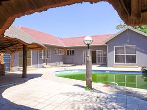 5 Bed House in Parkdene