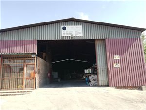 324 m² Industrial space in Daggafontein